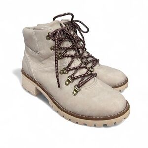 St John’s Bay Women’s Lakeline Boots Size 8 - Casual, Comfort Style